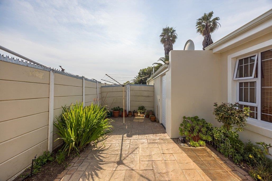 2 Bedroom Property for Sale in Bothasig Western Cape